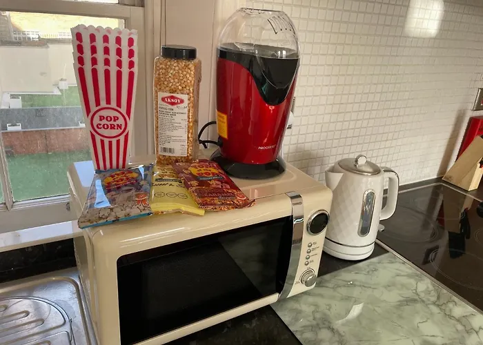 Wall St Flat By Hnfc Stays - Netflix & Popcorn
